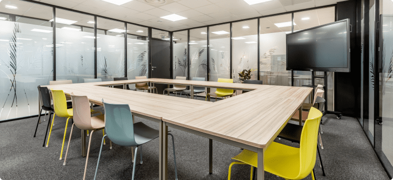 Groupe BMG - B'CoWorker - espace de travail - salle de réunion - Élancourt - coworking